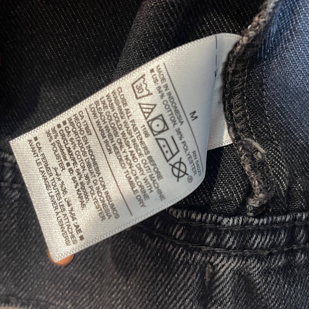 NWT Old Navy Women’s Black Distressed Denim Trucker Jean Jacket Size Medium - Picture 9 of 11